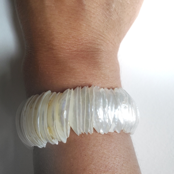 Mother-of Pearl Curved Slices Elasticated Wide Ban - Picture 3 of 3